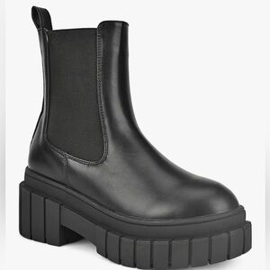 Women’s chunky Black Boots